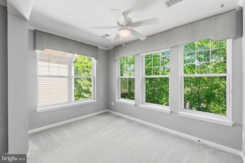 Image 7 of property listing at 311 HIGH GABLES DR #404, Gaithersburg, MD 20878