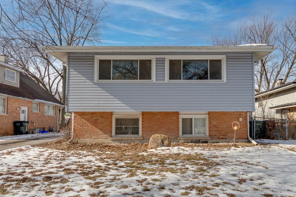 16904 Old Elm Drive, Country Club Hills, IL 60478