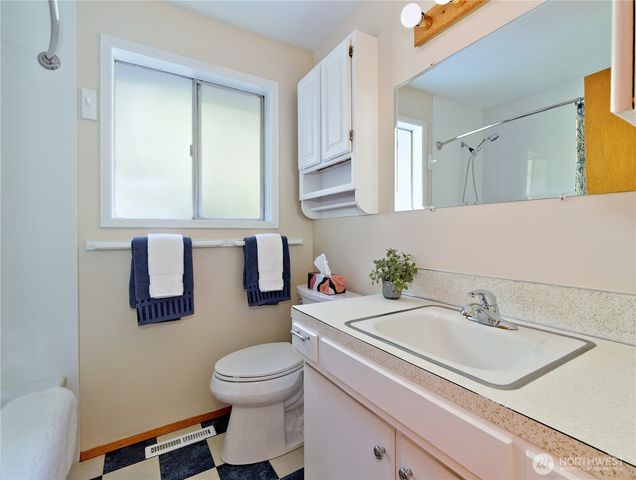 6042 NE 200th Street, Kenmore, WA 98028