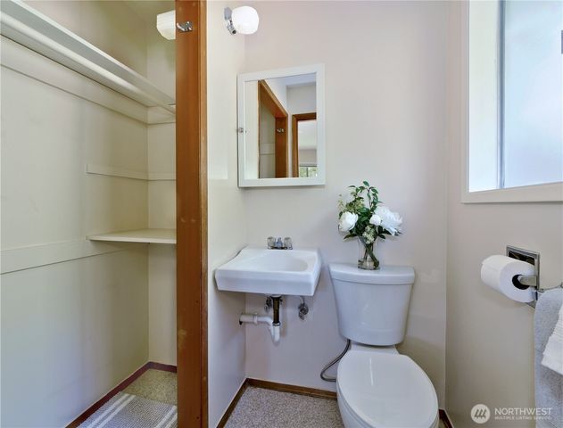 6042 NE 200th Street, Kenmore, WA 98028