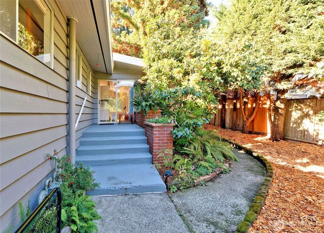 6042 NE 200th Street, Kenmore, WA 98028