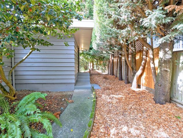 6042 NE 200th Street, Kenmore, WA 98028