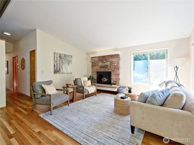 6042 NE 200th Street, Kenmore, WA 98028