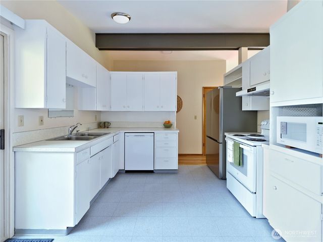 6042 NE 200th Street, Kenmore, WA 98028