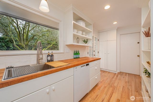 8805 27th Avenue NE, Seattle, WA 98115