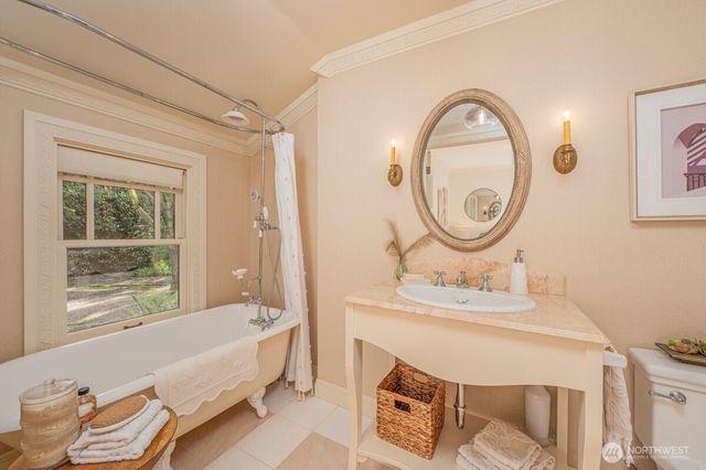 8805 27th Avenue NE, Seattle, WA 98115