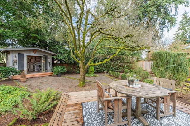 8805 27th Avenue NE, Seattle, WA 98115