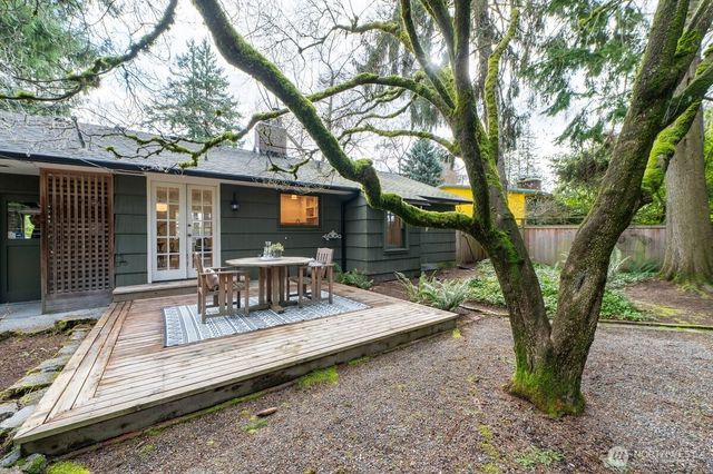 8805 27th Avenue NE, Seattle, WA 98115