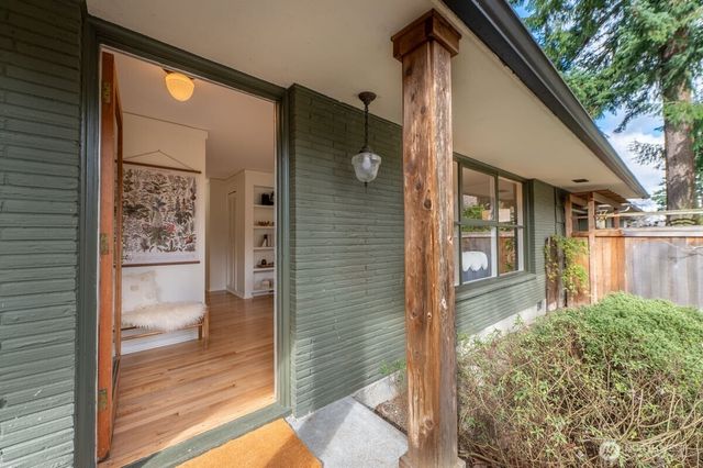 8805 27th Avenue NE, Seattle, WA 98115