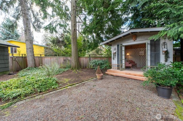8805 27th Avenue NE, Seattle, WA 98115