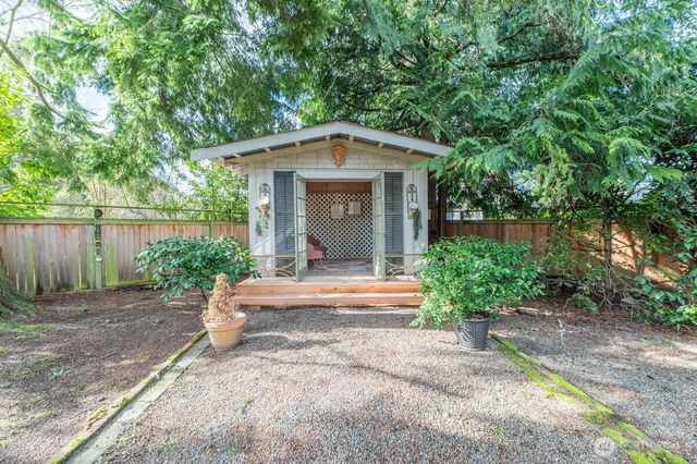 8805 27th Avenue NE, Seattle, WA 98115