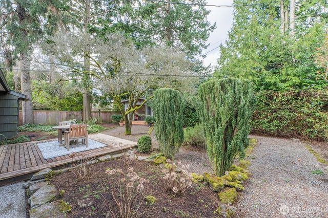 8805 27th Avenue NE, Seattle, WA 98115