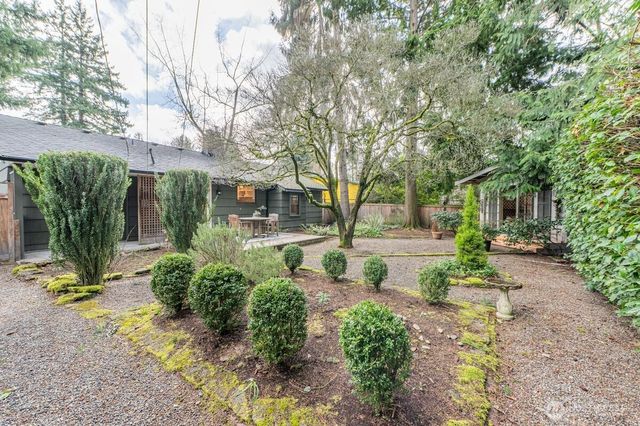 8805 27th Avenue NE, Seattle, WA 98115