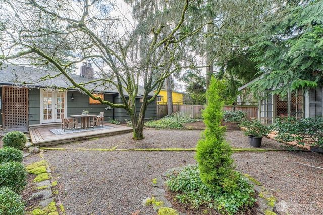 8805 27th Avenue NE, Seattle, WA 98115