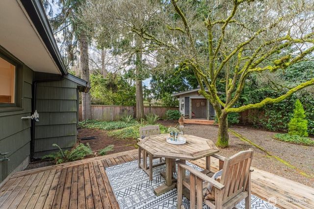 8805 27th Avenue NE, Seattle, WA 98115