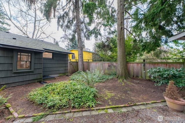 8805 27th Avenue NE, Seattle, WA 98115