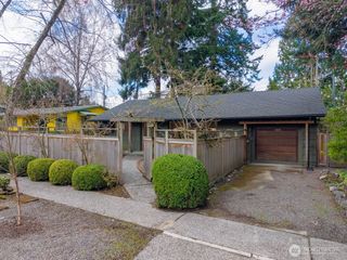 8805 27th Avenue NE, Seattle, WA 98115