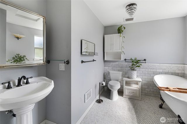 326 Carter Street, San Juan Island, WA 98250