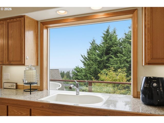3362 BENTLEY Ave, Eugene, OR 97405