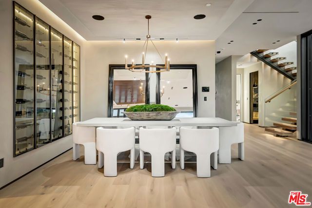 13221 Hesby Street, Sherman Oaks, CA 91423