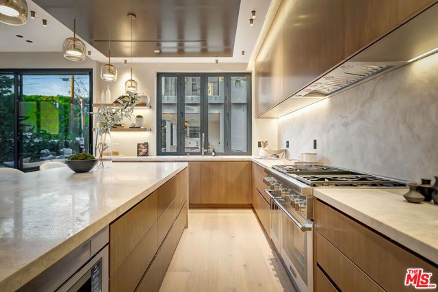 13221 Hesby Street, Sherman Oaks, CA 91423