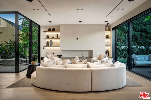 13221 Hesby Street, Sherman Oaks, CA 91423