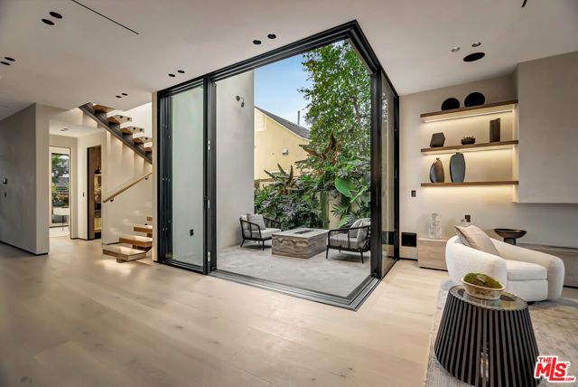 13221 Hesby Street, Sherman Oaks, CA 91423