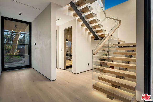 13221 Hesby Street, Sherman Oaks, CA 91423