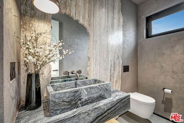 13221 Hesby Street, Sherman Oaks, CA 91423