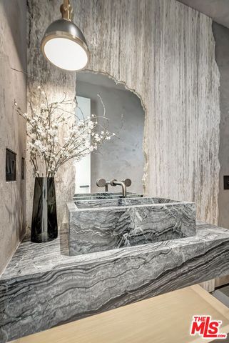 13221 Hesby Street, Sherman Oaks, CA 91423