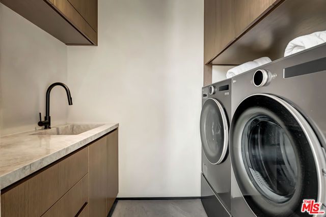 13221 Hesby Street, Sherman Oaks, CA 91423