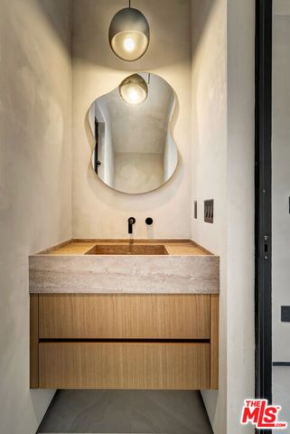 13221 Hesby Street, Sherman Oaks, CA 91423