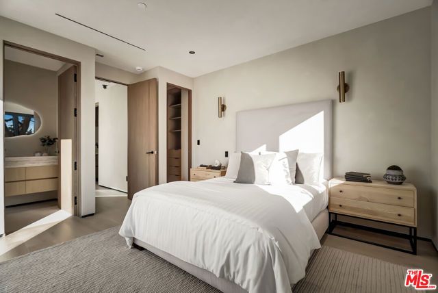 13221 Hesby Street, Sherman Oaks, CA 91423