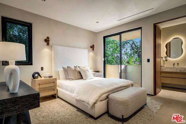 13221 Hesby Street, Sherman Oaks, CA 91423