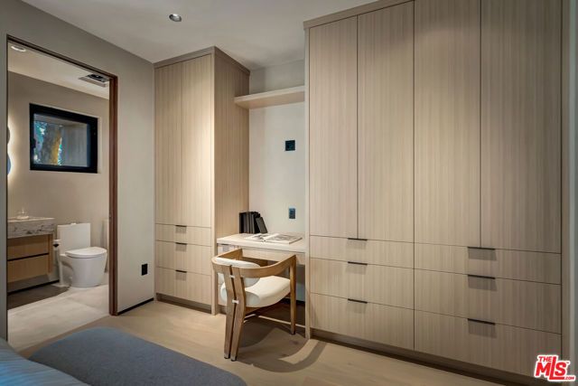 13221 Hesby Street, Sherman Oaks, CA 91423