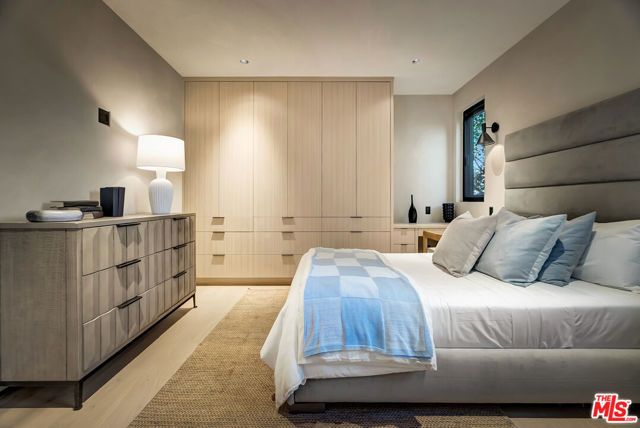 13221 Hesby Street, Sherman Oaks, CA 91423