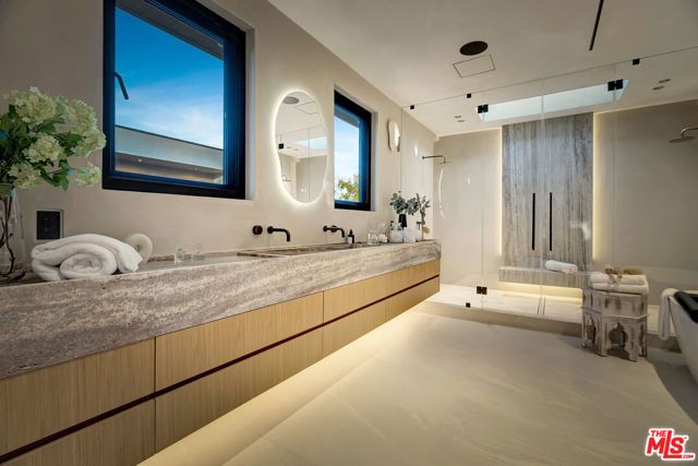 13221 Hesby Street, Sherman Oaks, CA 91423