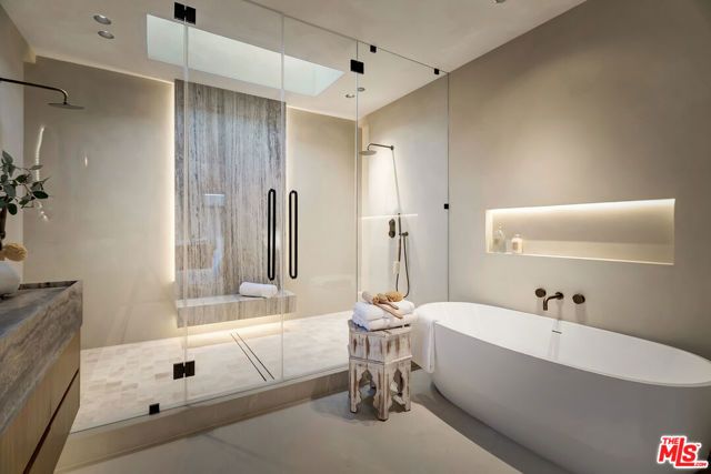 13221 Hesby Street, Sherman Oaks, CA 91423