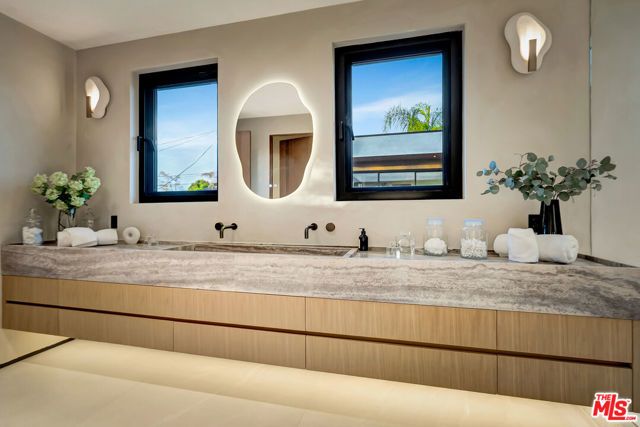 13221 Hesby Street, Sherman Oaks, CA 91423