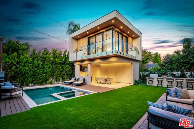 13221 Hesby Street, Sherman Oaks, CA 91423