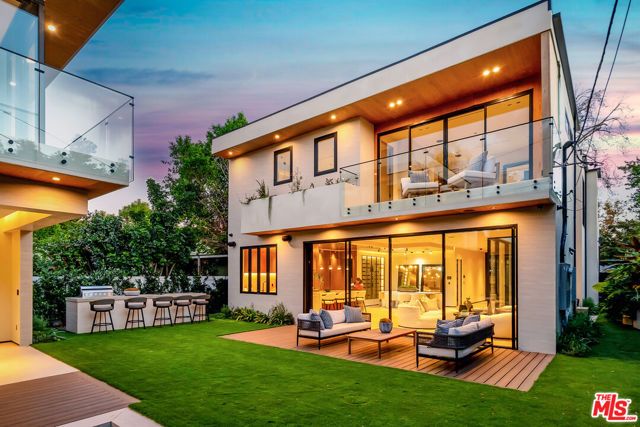 13221 Hesby Street, Sherman Oaks, CA 91423