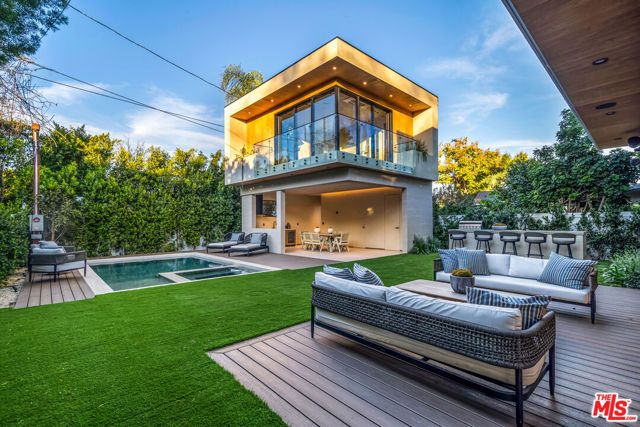 13221 Hesby Street, Sherman Oaks, CA 91423