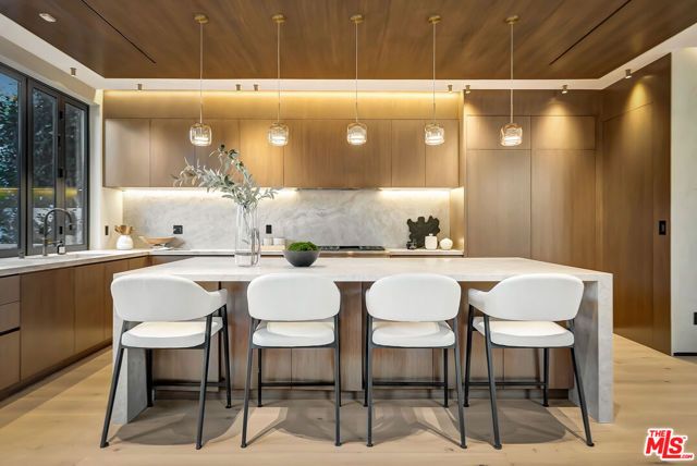 13221 Hesby Street, Sherman Oaks, CA 91423