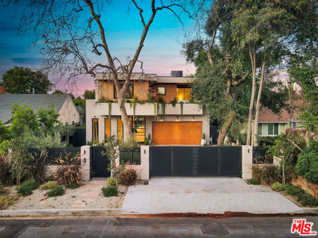 13221 Hesby Street, Sherman Oaks, CA 91423
