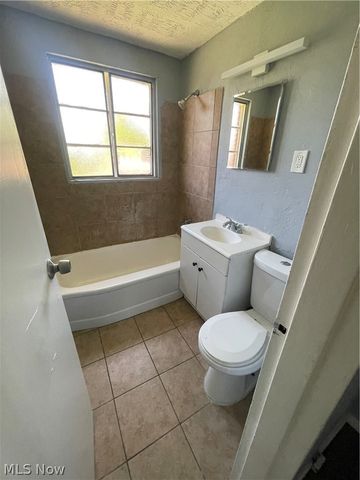 490 Kenwood Drive J, Euclid, OH 44123