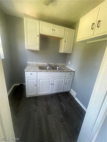 490 Kenwood Drive J, Euclid, OH 44123