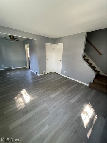 490 Kenwood Drive J, Euclid, OH 44123