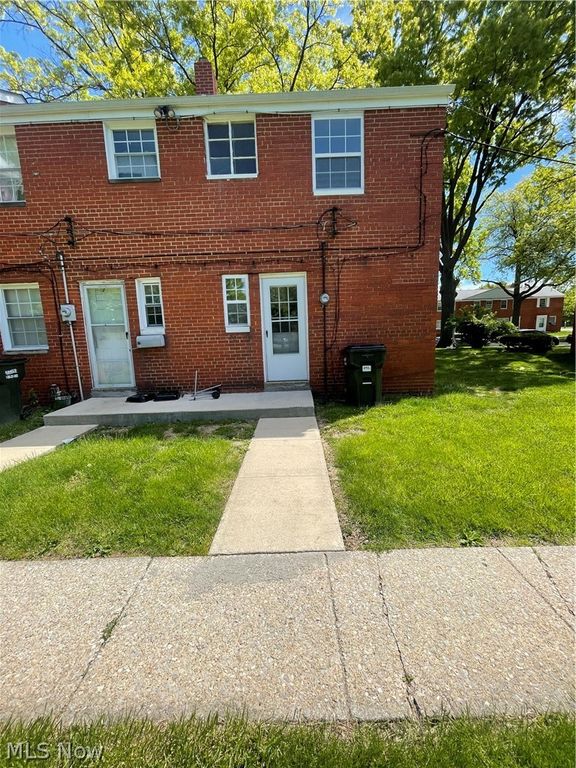 490 Kenwood Drive J, Euclid, OH 44123