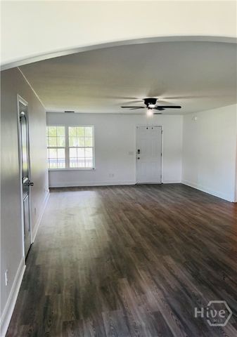 310 Bonnie Circle, Ellabell, GA 31308