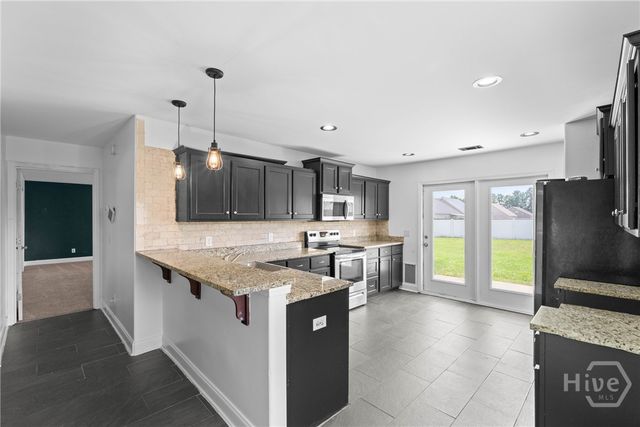 310 Bonnie Circle, Ellabell, GA 31308